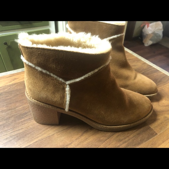 Size 10 ugg boots fleece lined with block heel - Picture 1 of 3